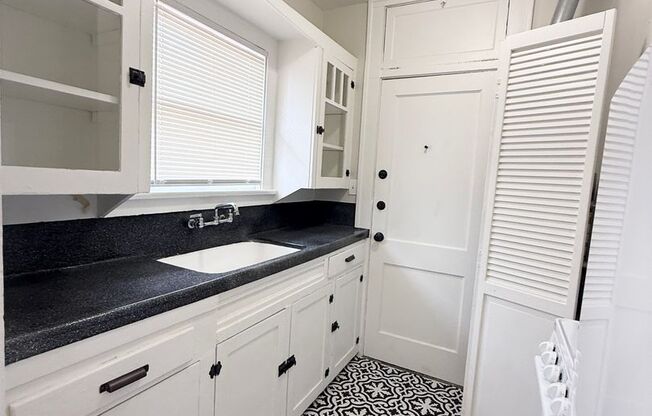 1 bed, 1 bath, $1,095, Unit B3614