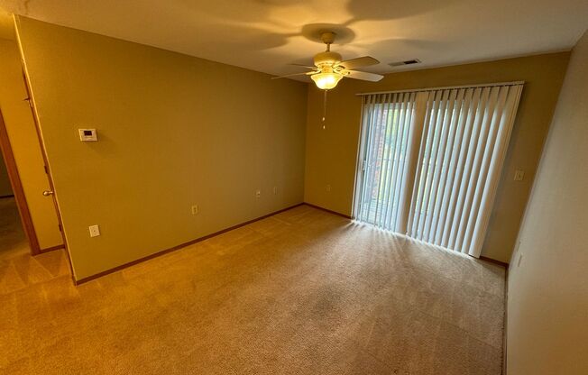 2 beds, 2 baths, $895, Unit UNIT 16