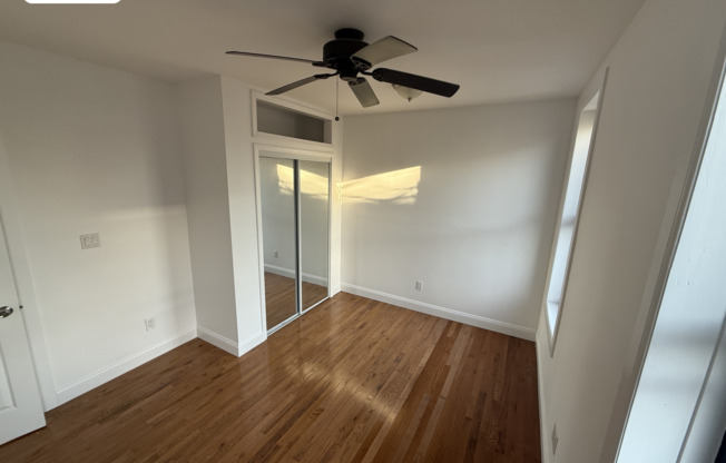 2 beds, 1 bath, $4,000, Unit 1D