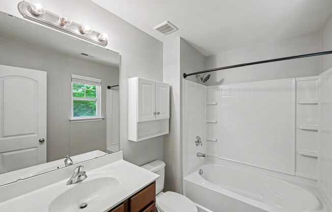 Beautiful 3BR Townhome with Community Pool & Garage!
