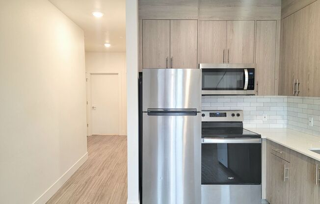 3 beds, 1 bath, 794 sqft, $1,745, Unit 102