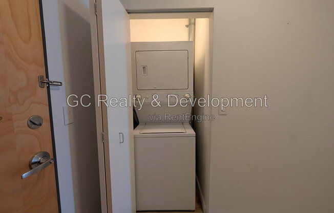 2 beds, 1 bath, 900 sqft, $2,900, Unit 2906