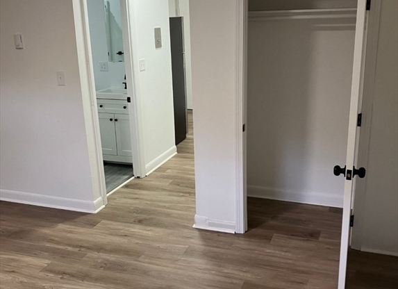 Studio, 1 bath, 400 sqft, $1,795, Unit 5