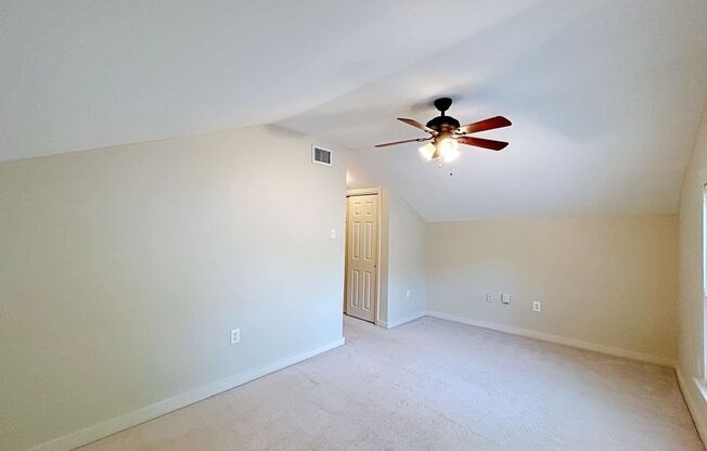 2 beds, 2 baths, $1,600