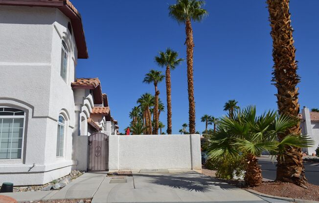 SW - ROOMY 3 BEDROOM 2.5 BATH TOWNHOME - 89147