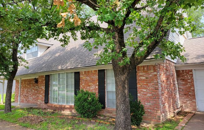 Bryan - 4 bedroom / 3 bath house close to Blinn College & Bryan High School!!