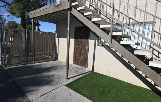 Downtown Las Vegas- Downstairs 2 Bedroom Apartment - 2301 Stewart Ave