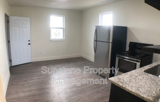 1306 E 2 ST