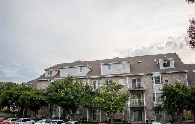 Exteriors-Skyline View Apartments Outside Building View Lincoln NE