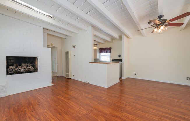 Manhattan Beach 2bd/1ba One Story Single level SF Attached Garage Private backyard for rent