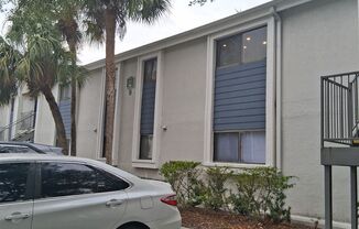 Ground floor 2bed/2bath ,water included, in the heart of Carrollwood
