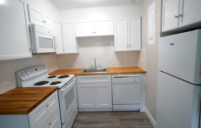 1 bed, 1 bath, 775 sqft, $2,250, Unit 55-4
