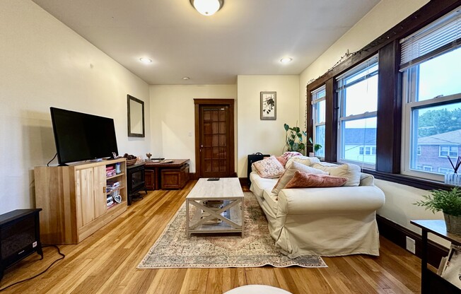 112 Colborne Rd 1