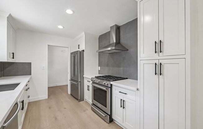 4 beds, 2 baths, $6,495