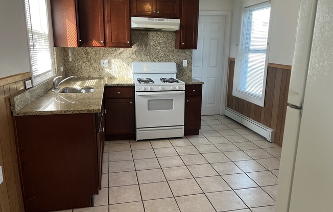 3 beds, 1 bath, 925 sqft, $2,600, Unit 2