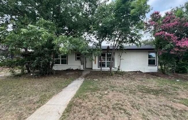 Charming 3-Bedroom Home in Wilshire Neighborhood