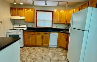 2 beds, 1 bath, $1,300, Unit 2