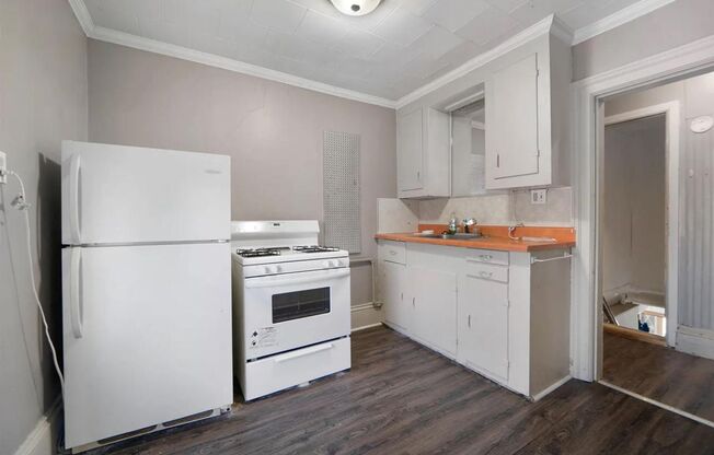 1 bed, 1 bath, $1,000, Unit 840B (Upper)