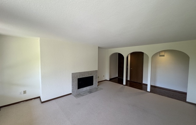11642 100 AVE NE