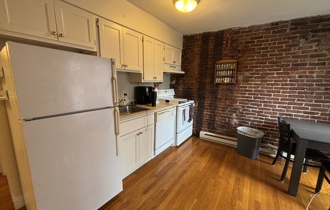 Studio, 1 bath, 700 sqft, $2,495, Unit F