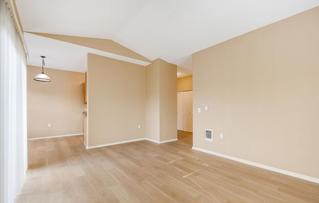 2 beds, 2 baths, 1,005 sqft, $1,400, Unit 5945-201