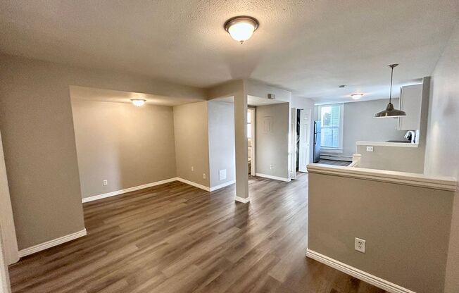 2 beds, 1 bath, 800 sqft, $2,100, Unit 4