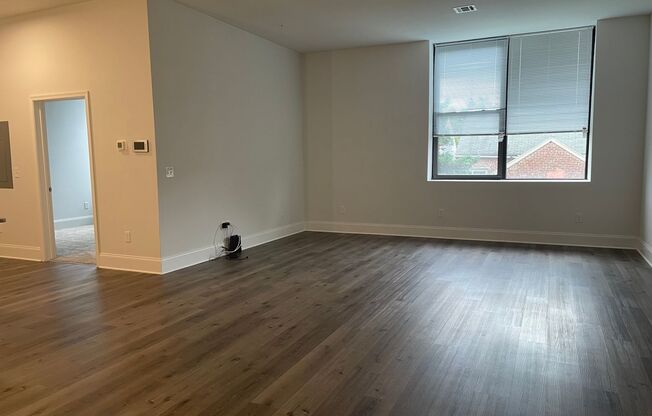10 W Goepp Street