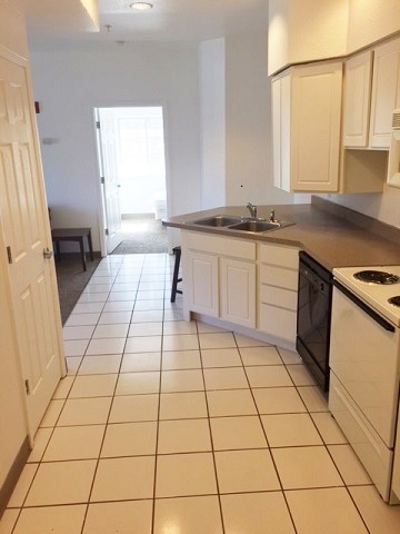 2 beds, 1 bath, $543