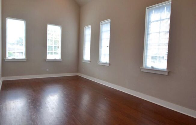 2 beds, 2 baths, 967 sqft, $1,400, Unit 301