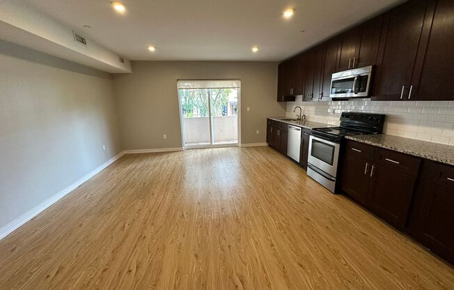 2 beds, 2 baths, 900 sqft, $2,050, Unit 2B