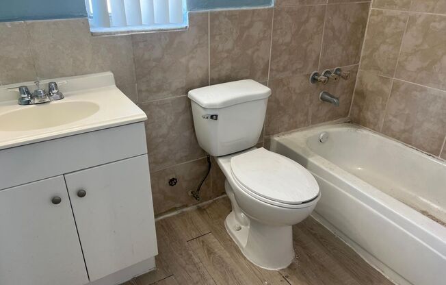 2 beds, 1 bath, 750 sqft, $1,800, Unit 5300-25
