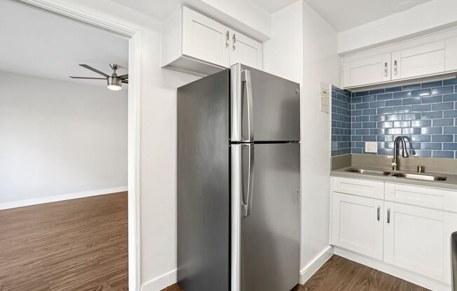 Studio, 1 bath, 350 sqft, $2,398, Unit 208