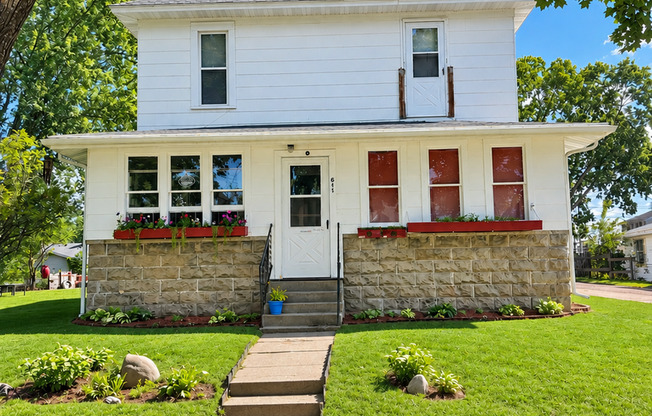 611 - 611 1/2 Bergen Ave