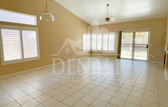 810 N GRANADA DR