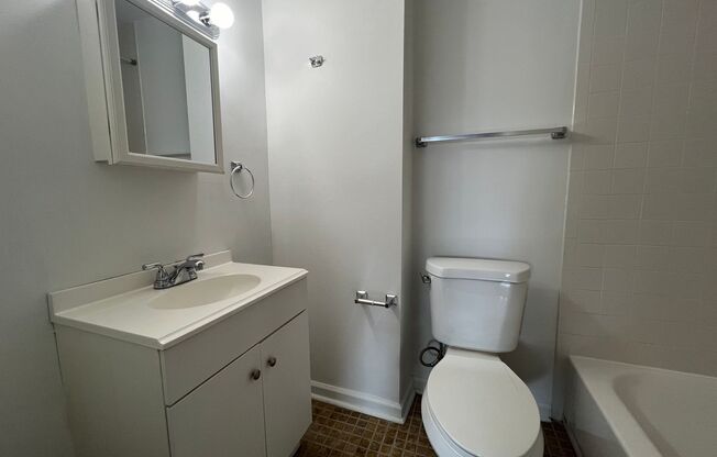 2 beds, 1 bath, 800 sqft, $1,839, Unit 5717 Hobart St. #36