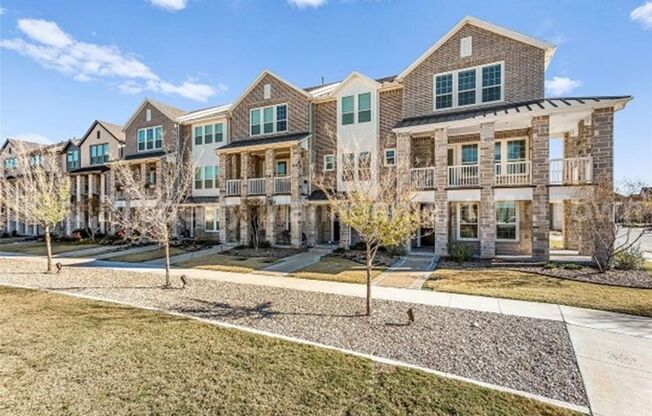 Live Elevated in the Heart of Viridian – Stunning Island Townhome!