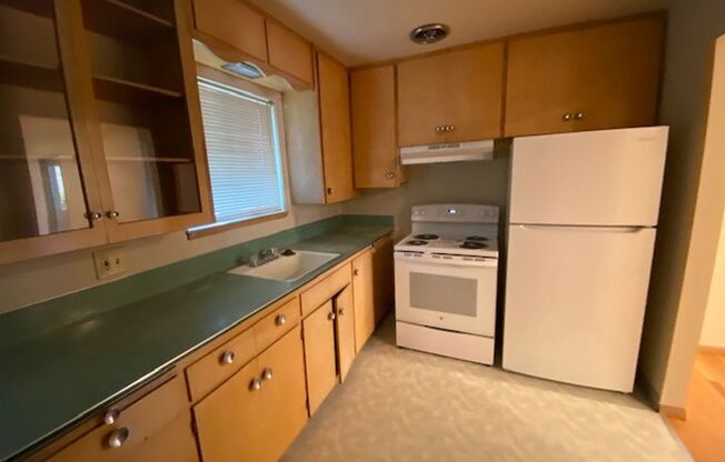 2 beds, 1 bath, 800 sqft, $1,495