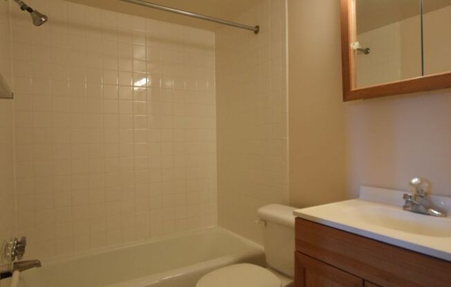 2 beds, 1 bath, 874 sqft, $1,445, Unit Q-11