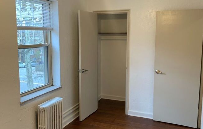 2 beds, 1 bath, $1,850, Unit 201A