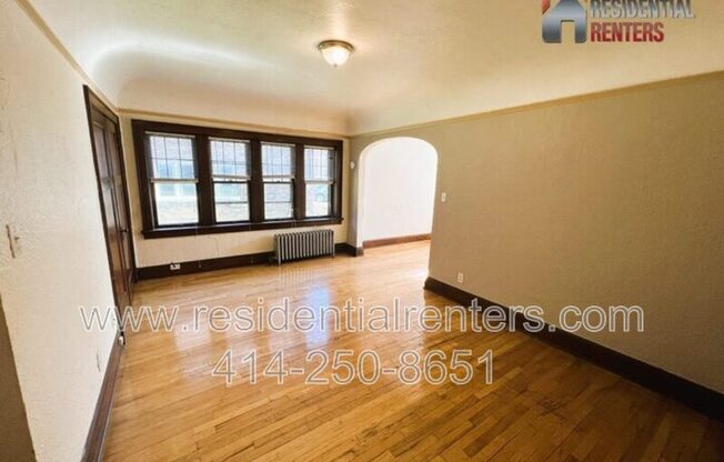 3047 S HOWELL AVE