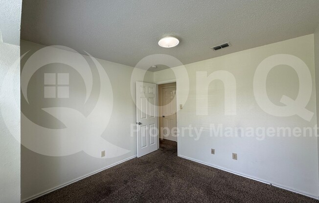 1206 HYDE PARK DR