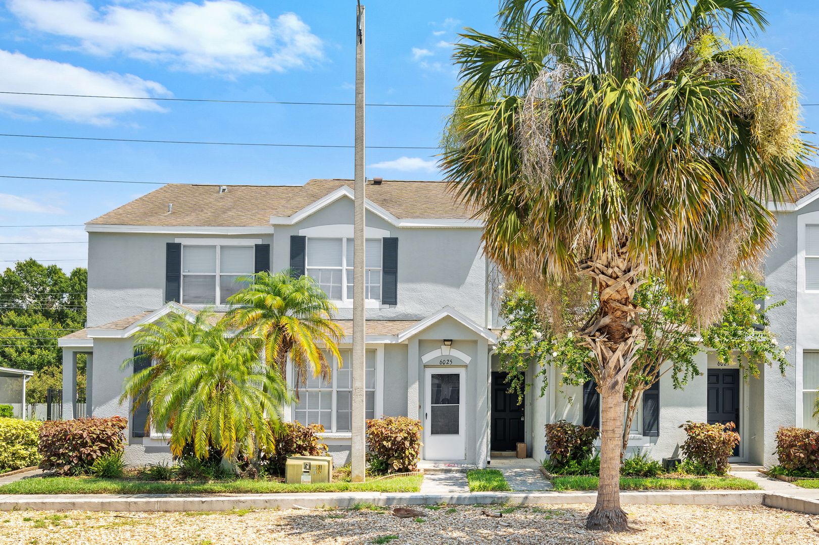 Elegant Riverview Town House
