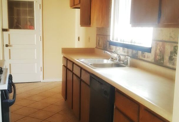 3 beds, 2 baths, $1,600