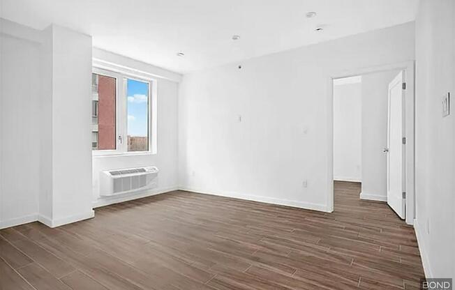 906 E NEW YORK AVE