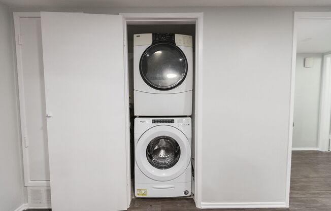 3 beds, 2 baths, 1,300 sqft, $3,698, Unit 202