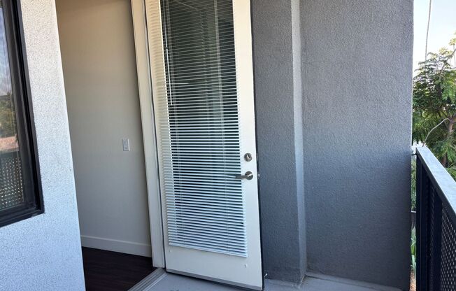 2 beds, 2 baths, 890 sqft, $2,450, Unit 212