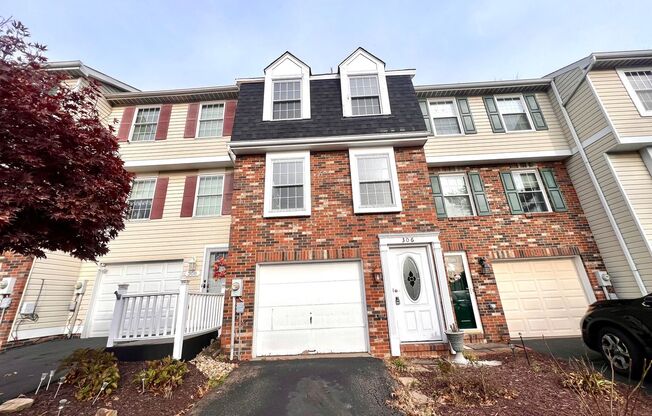 2 Bedroom, 1.5 Bath, 1 Car Garage Townhouse