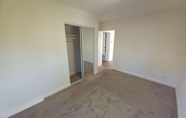 2 beds, 1 bath, 700 sqft, $3,495