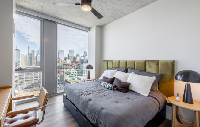 1112 W CARROLL