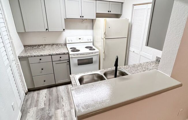 ** FOR SALE w/ FRI Agent ** TW4013